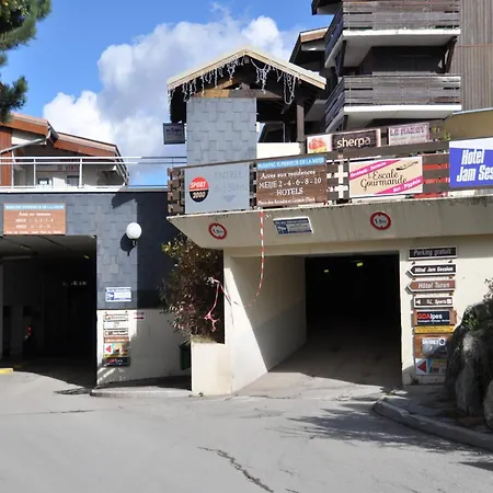 In Les Deux Alpes, Area Access *